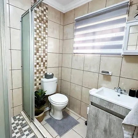 Modern 1 Bedroom Flat In Bloemfontein Exterior photo