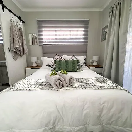 Modern 1 Bedroom Flat In Bloemfontein Exterior photo
