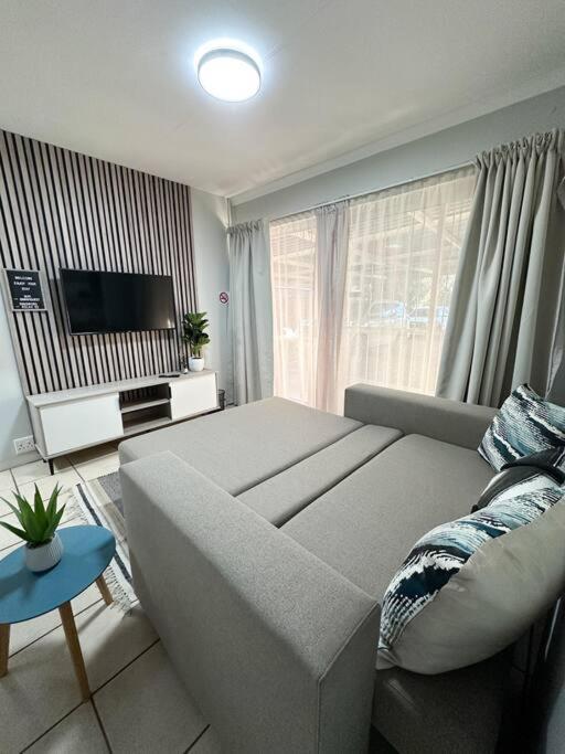 Modern 1 Bedroom Flat In * Bloemfontein