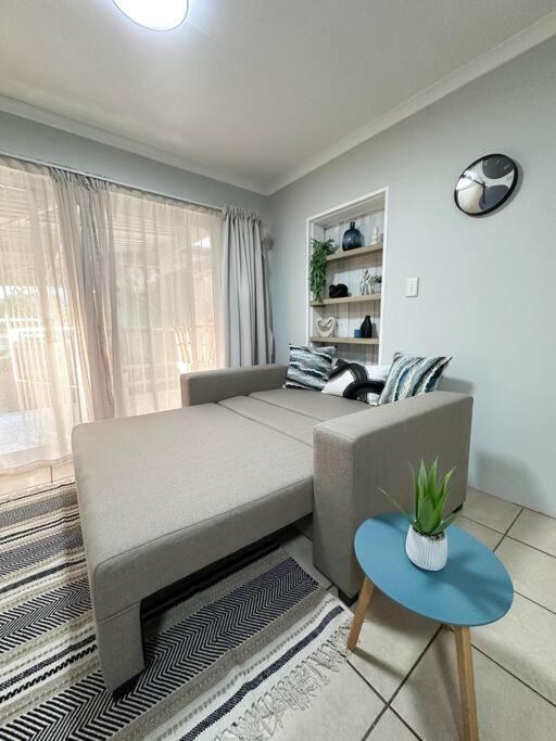 Modern 1 Bedroom Flat In *